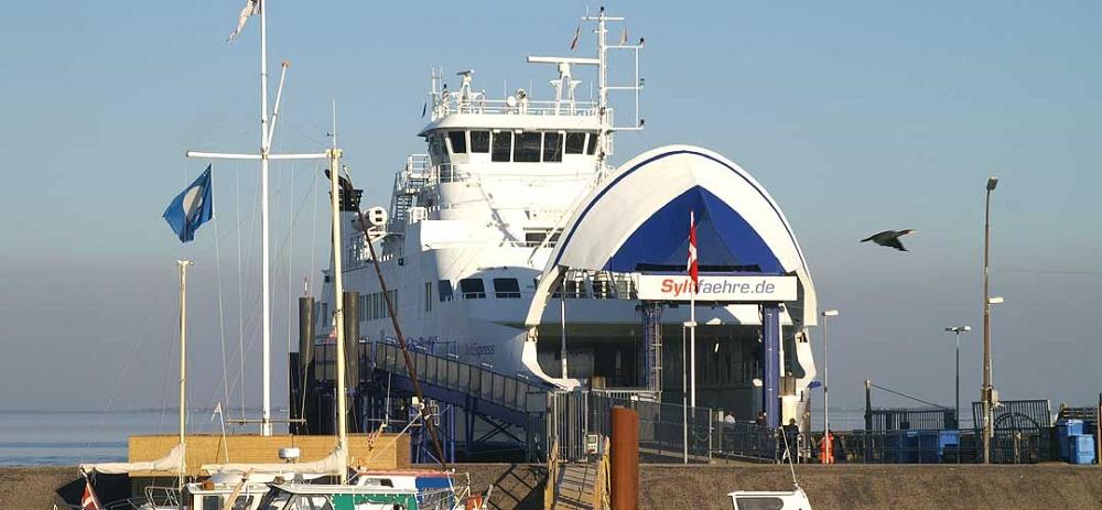 Syltfaehre im Hafen von Römö